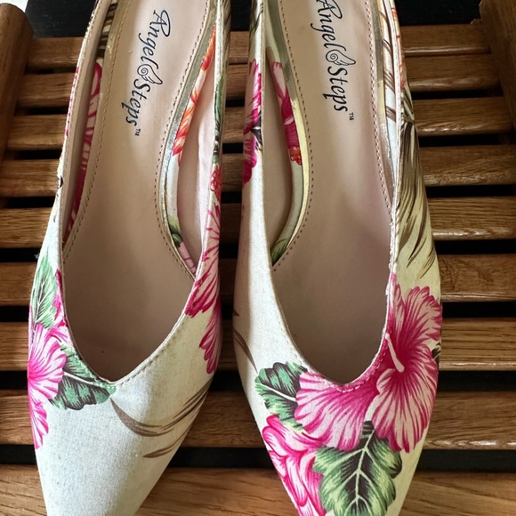 Angel Steps floral slip-on shoes - Picture 10 of 11